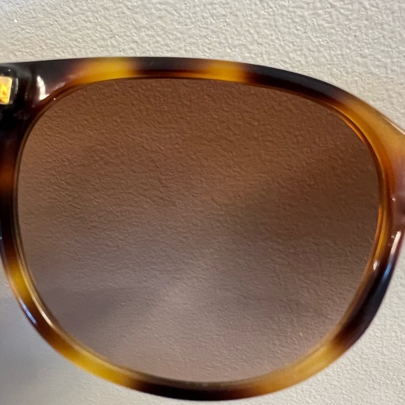 Burberry sunglasses with case - Picture 9 of 11